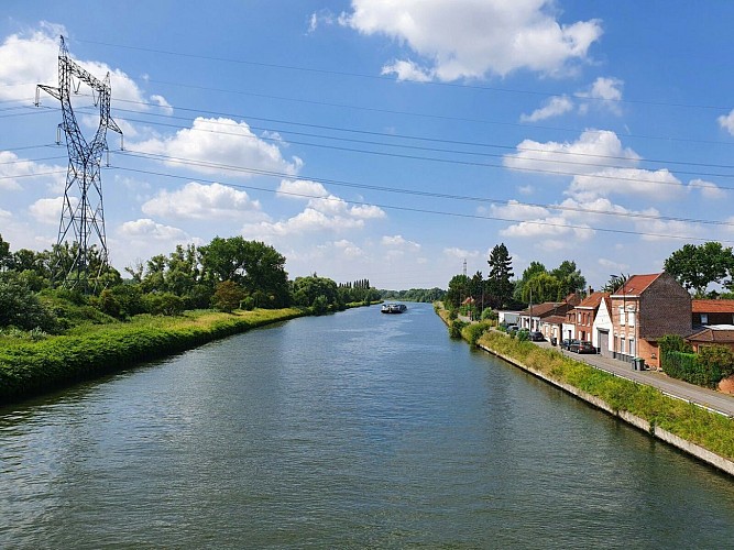 Le bac à Wavrin