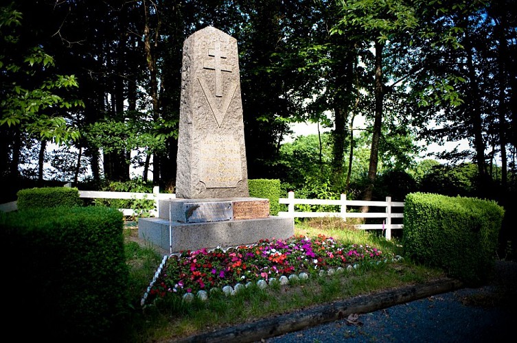 Le monument de la Bitonnerie-Saint-Rémy-du-Plain