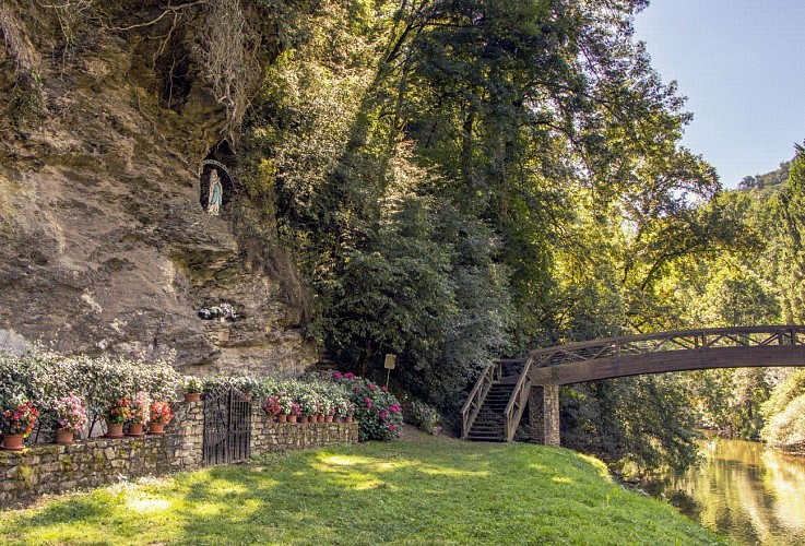 Le Lourdou : Chemin de Croix à Belcastel