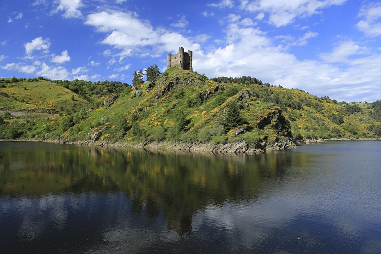 Alleuze château feodal