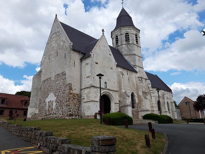 Les Fauconniers, Au départ de Lières / Ames
