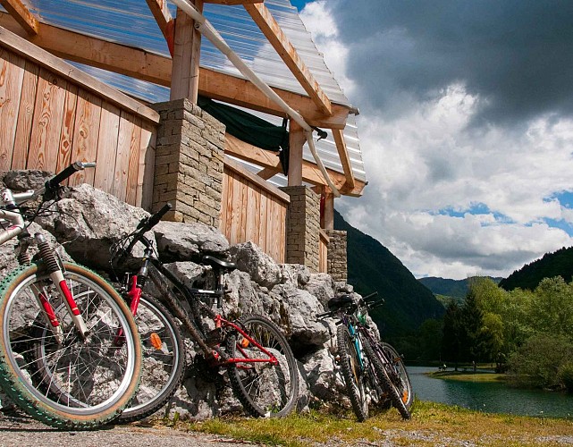 Mountain bike route from lake Annecy to Val d'Arly