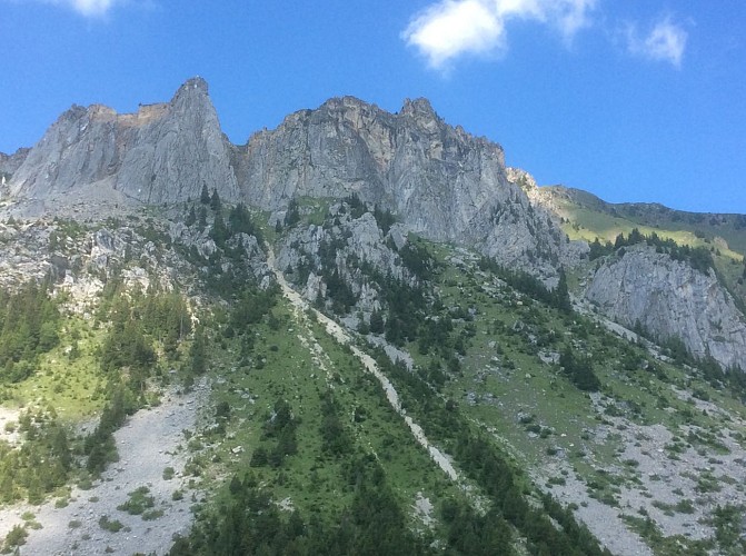 Sentier de la Roche de Janatan vallée de la Plagne