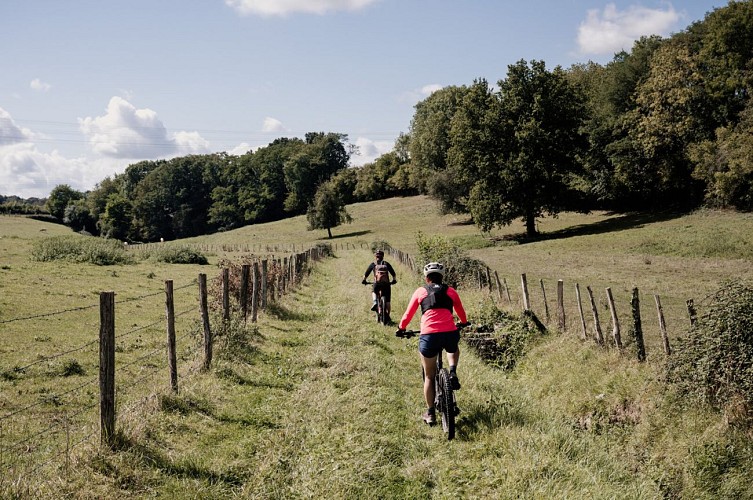 Tour_des_collines_du_Perche_a_VTT__Saint-Langis-les-Mortagne_-_Thomas_Le_Floc_H-Thomas_Le_Floc_H-25965-1600px