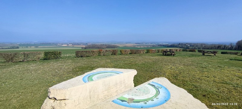 Table d'orientation depuis le Moulin Blot de Bouhy ©Thomas AUGÉ