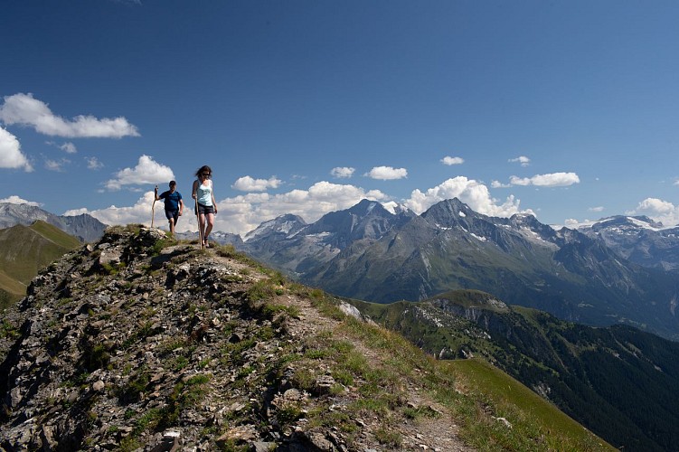 360° walking tour over 2 days on the crests of Mont Jovet
