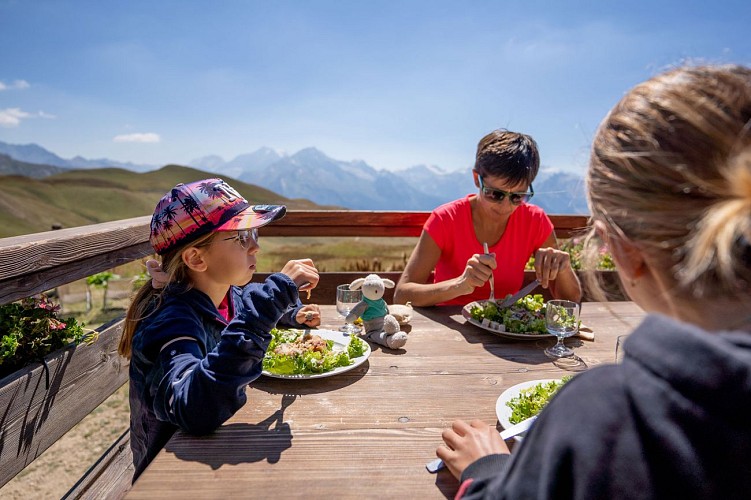 Mont Jovet refuge terrace - Bozel