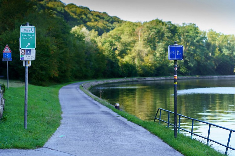 F-B-RAV-SAMB 19 Panneau 001