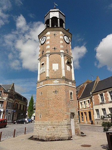 Crécy-sur-Serre_(Aisne)_beffroi_(01)