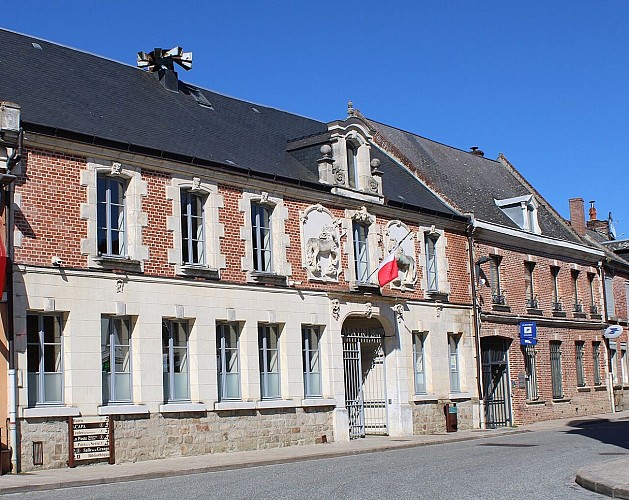 Crécy-sur-Serre_La_mairie