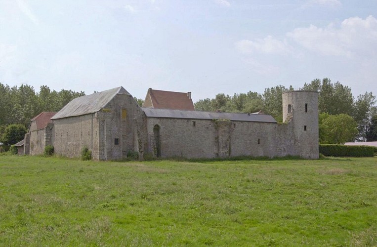 Ferme avec des Tours et un logis médiéval