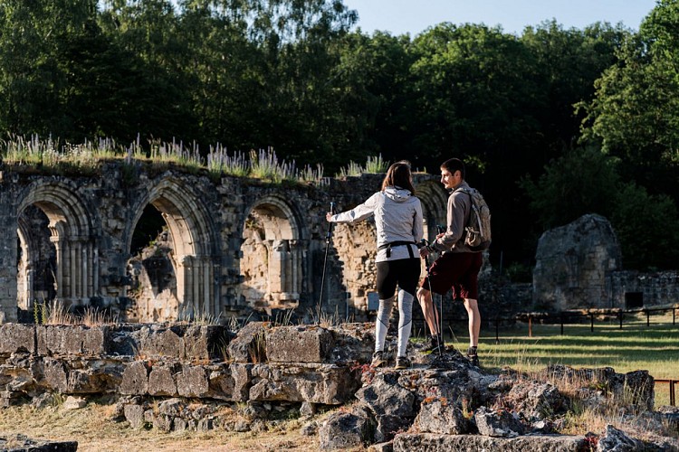 Marche nordique à l'abbaye de Vauclair