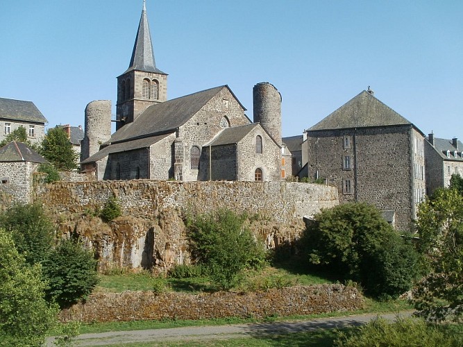 Tour des Vaches Rouges - Main itinerary in 9 days via Vèze - Departure from Allanche, Cantal