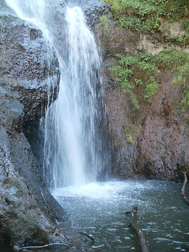 Tour des vaches rouges - cascade du Sailhant