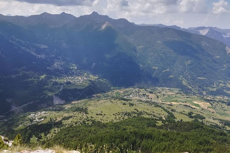 Point de vue sur les Orres et sa station