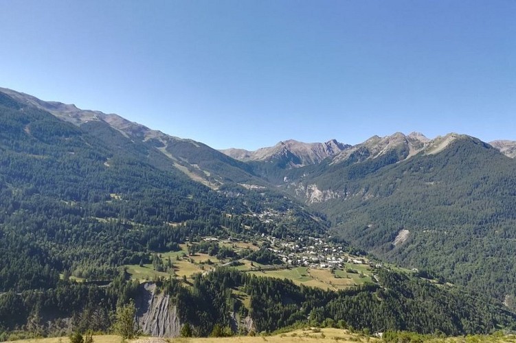 La station des Orres vue depuis le Haut Forest