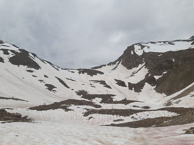Le Vallon de Muretier encore enneigé en juin