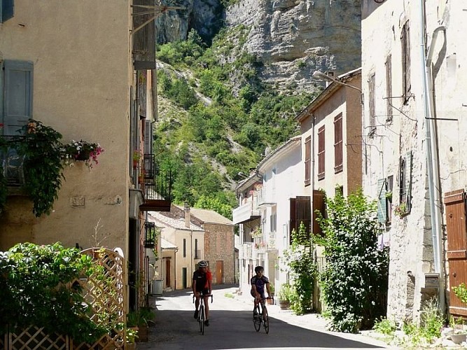 Nombreux hameaux et villages en chemin