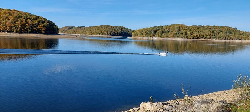 Lac de Saint-Etienne Cantalès