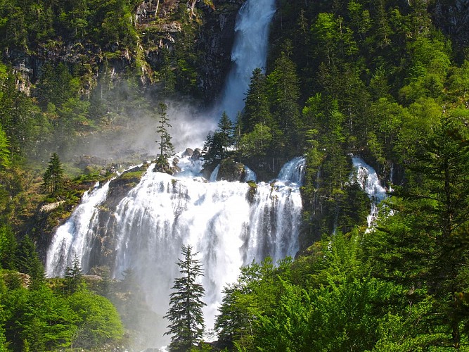 Étang de Guzet by the Ars waterfall