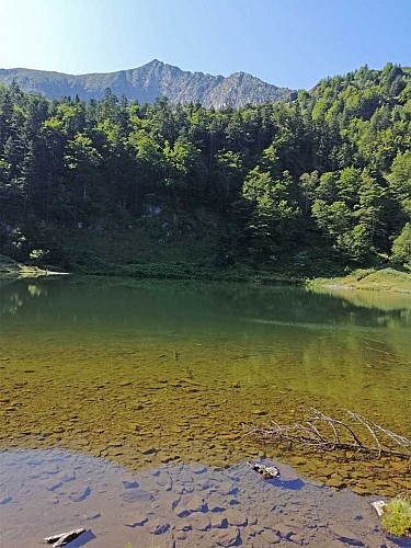 Étang de Guzet by the Ars waterfall