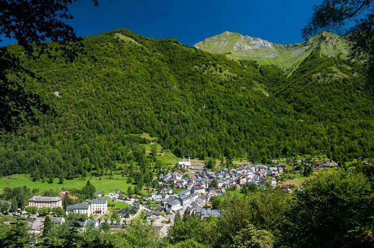 Étang de Guzet by the Ars waterfall