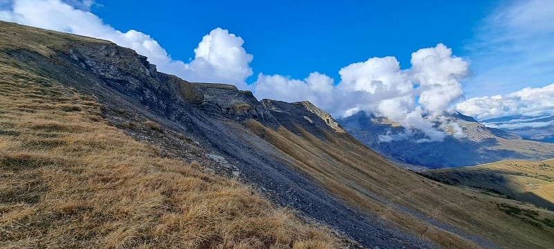 Grand Croisse Baulet from Avenaz - footpath_Cordon