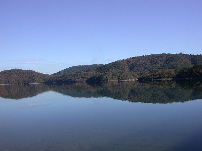 lac de saint cassien - bord du lac - les cretes - Barrage de Malpasset 28 km