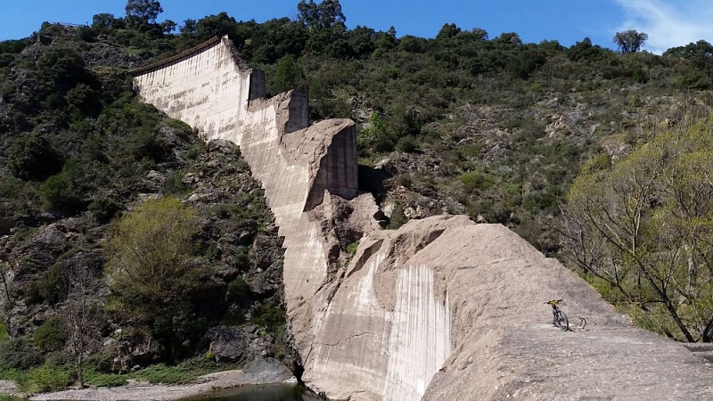 lac de saint cassien - bord du lac - les cretes - Barrage de Malpasset 28 km