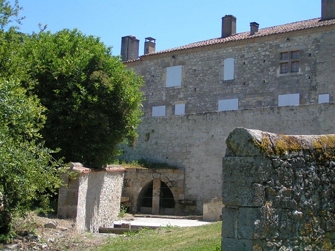 Lavoir et fontaine de Gazaupouy