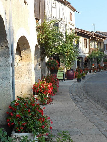 Arcades place circulaire - Fourcès