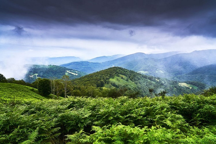 Randonnée au Col d'Uscla - Paysage avec un ciel gris