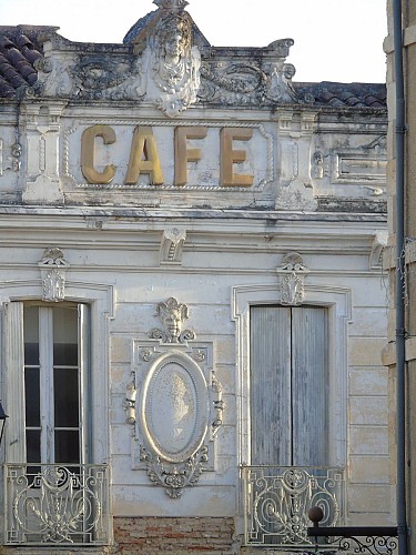 Façade XIXème siècle centre de Fleurance