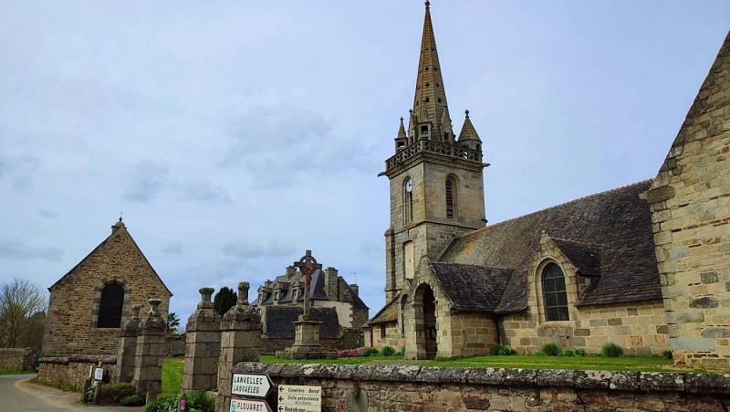 Eglise Plufur
