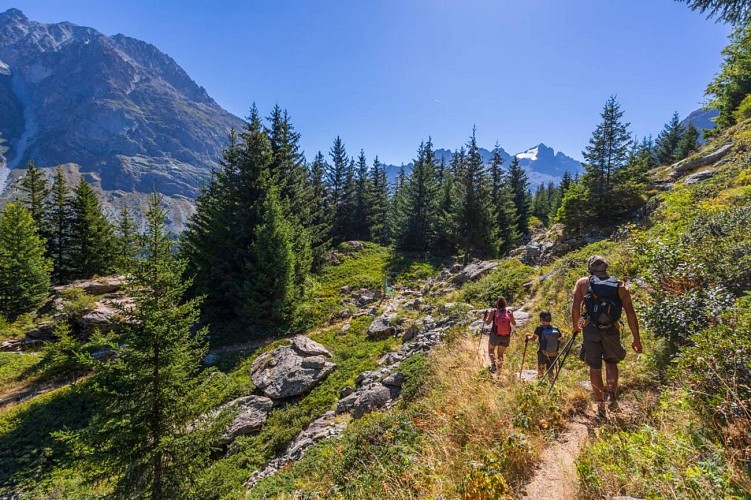 Travers des lacs par l'Alpe du Pin - Mountainside crossing between the lakes via the Alpe du Pin refuge