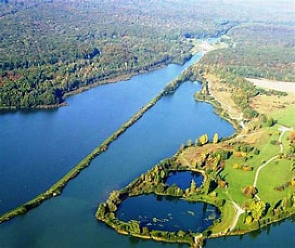 Les châteaux de Hellocourt et de Romécourt par les étangs