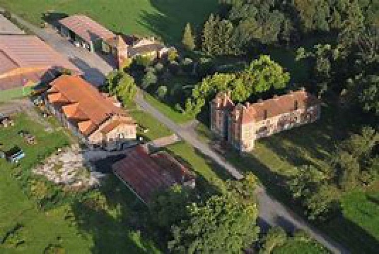 Les châteaux de Hellocourt et de Romécourt par les étangs