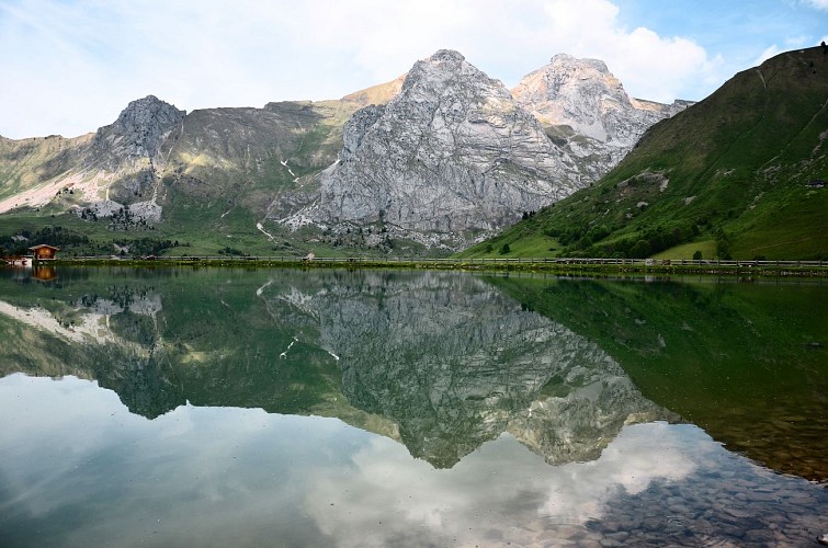 Lake La Cour by Rosay gondola lift