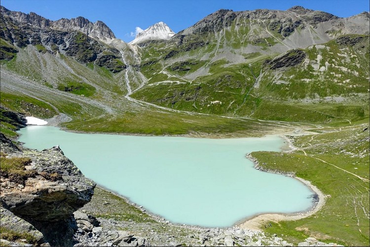 3-day walking tour: Les 3 Cols
