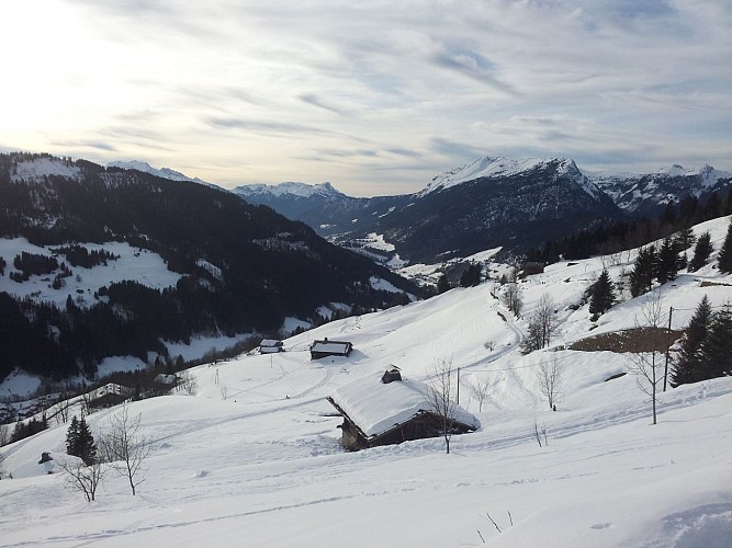 Sentiers raquettes 20 : le petit balcon des Aravis