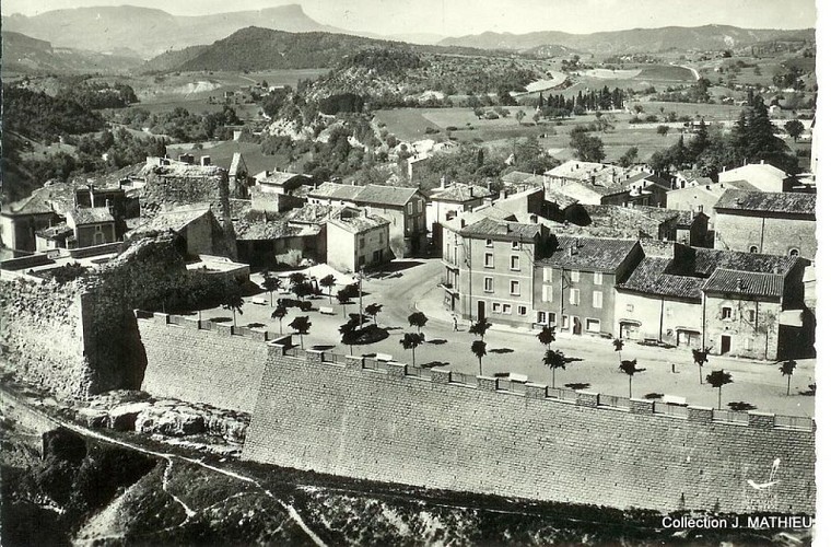 La reconstruction du village, dans les années 50