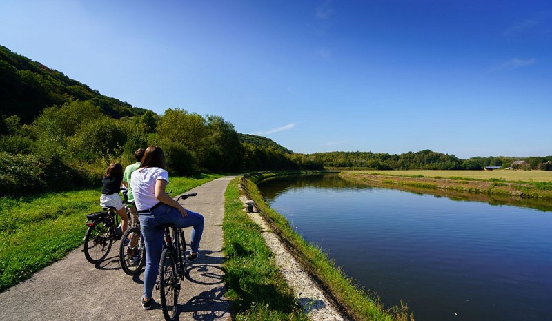 F BEF VEL RAV SAMB 19 FLO Famille 003