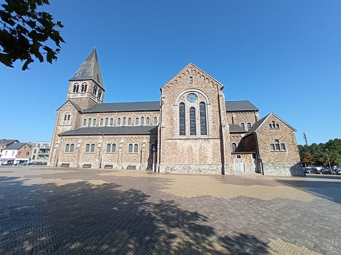 AUVELAIS Eglise 01
