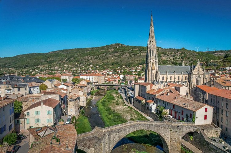 Touloupy surplombant Saint-Affrique