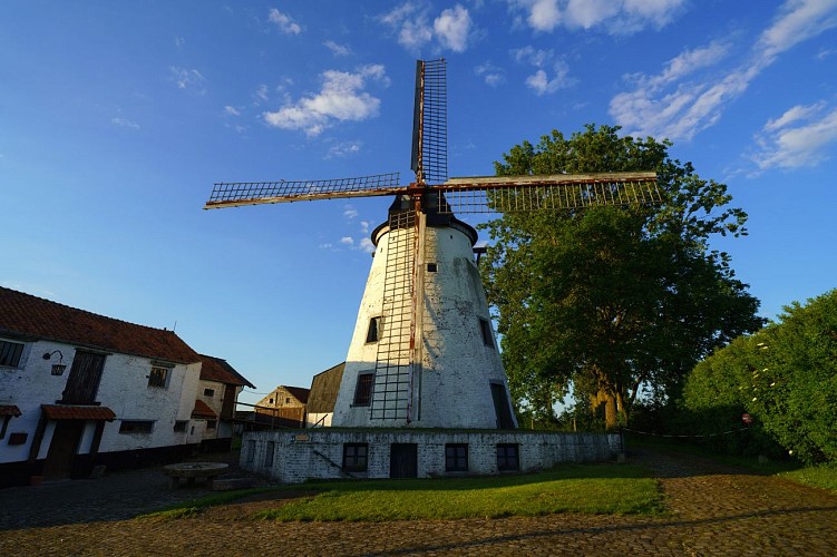Moulin Defrenne et bâtiment Denis Closon