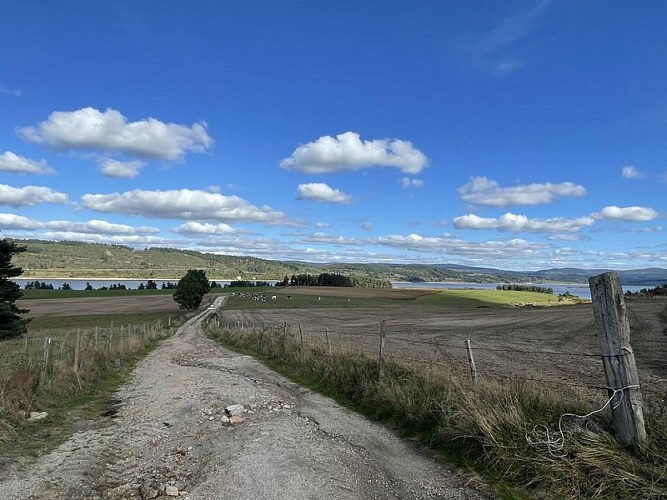 Large descente vers le lac