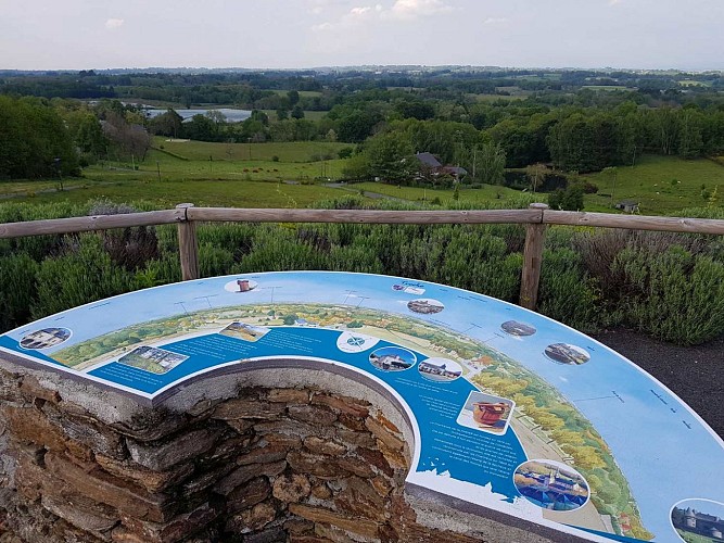 Table d'orientation - Au Tour de la couade - Troche © L. Penicaud - Office de Tourisme terres de correze