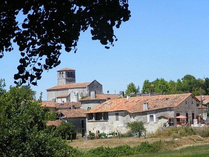 Vue du Village de Champagne-et-Fontaine 2