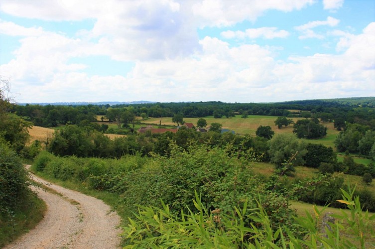 Chamin dans le Bocage Bourbonnais Autry-Issards