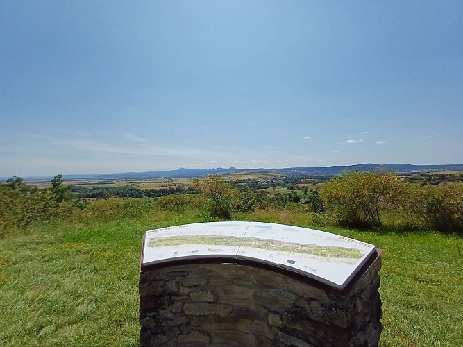 The Palm Cross and the puy Saint-Jean_Artonne